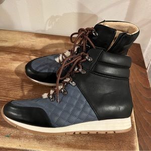 Wonderly Baluxy Booties Blue Faux Fur Size  9